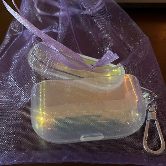 New Kate spade Apple AirPod Pro Case Shiny iridescent w keychain clip silver - Picture 1 of 6